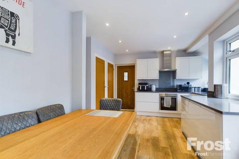 23 Wharf Road, Wraysbury, Staines-upon-thames, TW19 5JQ