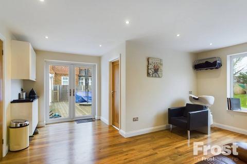 23 Wharf Road, Wraysbury, Staines-upon-thames, TW19 5JQ