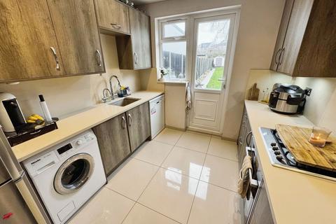 3 bedroom terraced house to rent, Becmead Avenue, Harrow, HA3