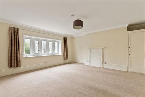 Studio to rent, Grimston Avenue, Folkestone, CT20