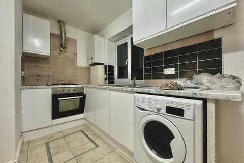 6 bedroom terraced house to rent, Longmead Road, SW17 8PN