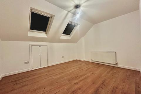 6 bedroom terraced house to rent, Longmead Road, SW17 8PN