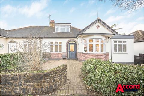 4 bedroom semi-detached house for sale, Boscombe Avenue, Hornchurch, RM11