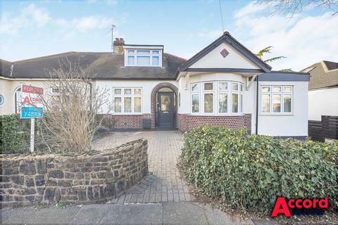 4 bedroom semi-detached house for sale, Boscombe Avenue, Hornchurch, RM11