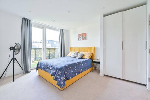 3 bedroom flat to rent, Danson Mews, Elephant and Castle, LONDON, SE17