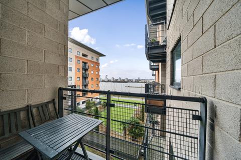 2 bedroom apartment for sale, Fishguard Way, London