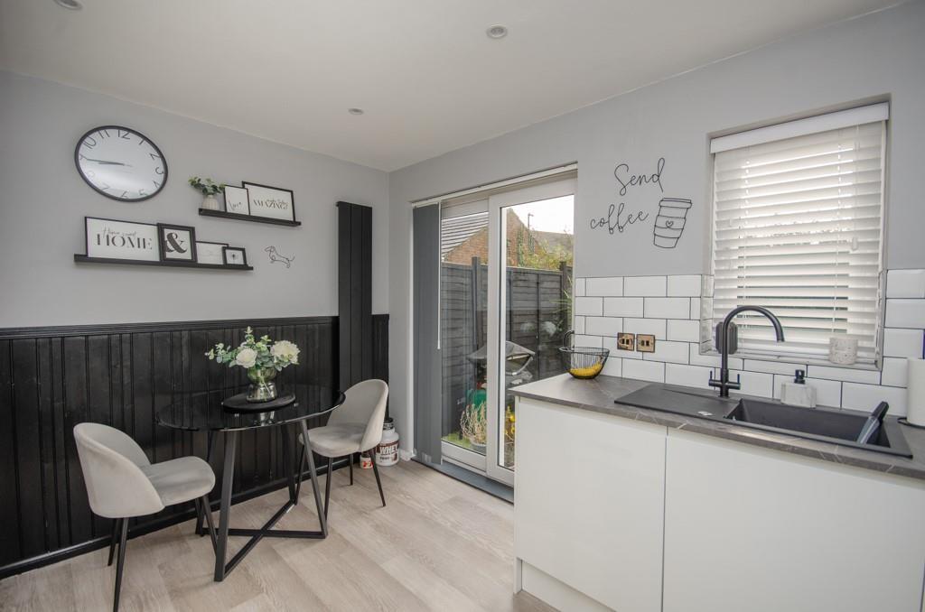 Kitchen pic 2.jpg
