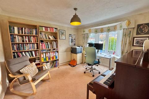 34 Camelot Way, Northampton, NN5 4BG