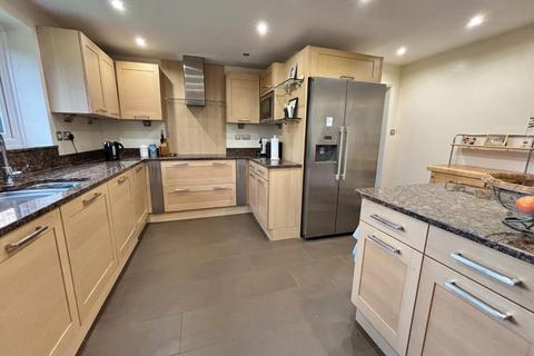 34 Camelot Way, Northampton, NN5 4BG
