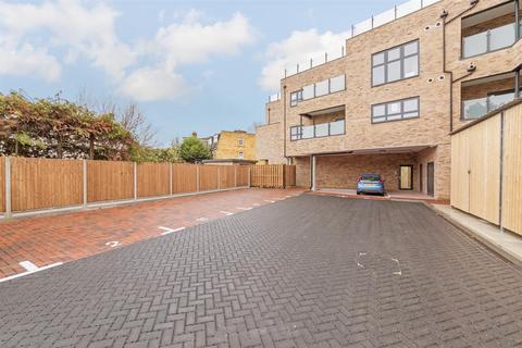 2 bedroom apartment to rent, Chingford Mount Road, London E4