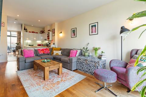 2 bedroom maisonette for sale, Carysfort Road, Red Square, N16