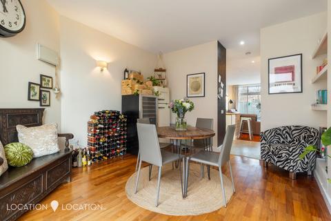 2 bedroom maisonette for sale, Carysfort Road, Red Square, N16