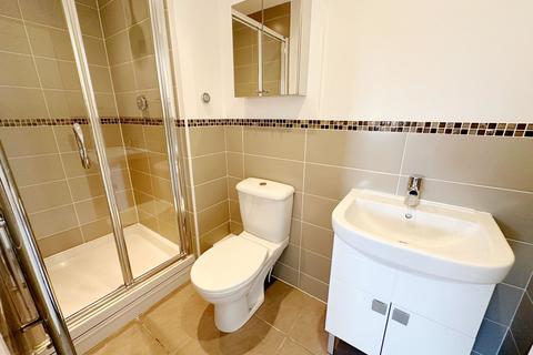 3 bedroom end of terrace house to rent, Warren Farm, Bedford MK44