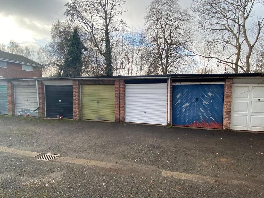 Garage to rear of 80 Berwick Avenue 1.jpg
