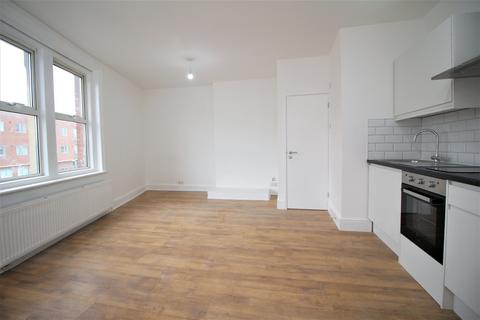 Studio to rent, St Albans Road, Watford WD24