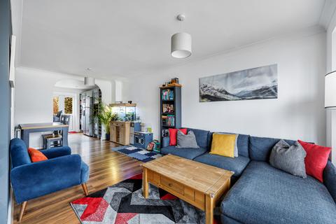 6 Old Twelve Close, London, W7 1JA