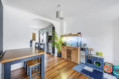 6 Old Twelve Close, London, W7 1JA
