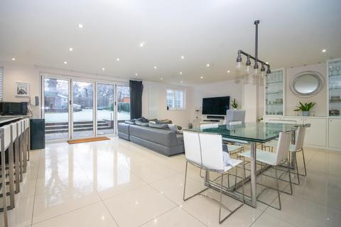 42 Raisins Hill, Pinner, HA5 2BS