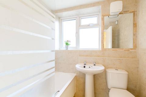 2 bedroom flat for sale, Woodland Road, Arnos Grove, London, N11