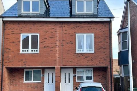 3 bedroom semi-detached house to rent, Ferndale Road, Exeter