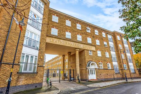 2 bedroom apartment to rent, Leathermarket Court London Bridge SE1