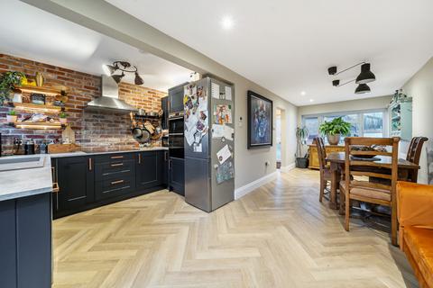4, Melville Court Binfield Road, Byfleet, West Byfleet, KT14 7PP