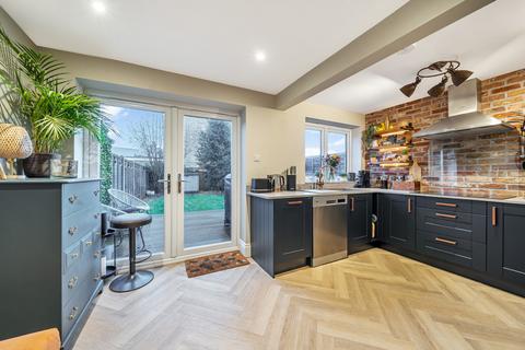 4, Melville Court Binfield Road, Byfleet, West Byfleet, KT14 7PP