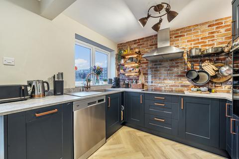 4, Melville Court Binfield Road, Byfleet, West Byfleet, KT14 7PP