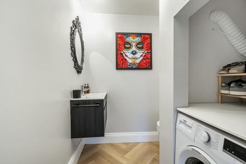 4, Melville Court Binfield Road, Byfleet, West Byfleet, KT14 7PP