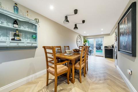 4, Melville Court Binfield Road, Byfleet, West Byfleet, KT14 7PP