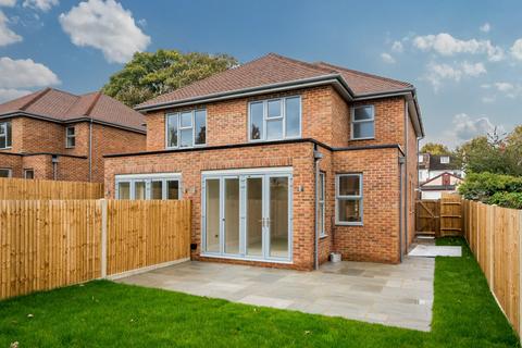 3 bedroom semi-detached house for sale, The Avenue, Carshalton