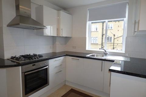 2 bedroom flat to rent, Rutland Court, Queens Drive, London