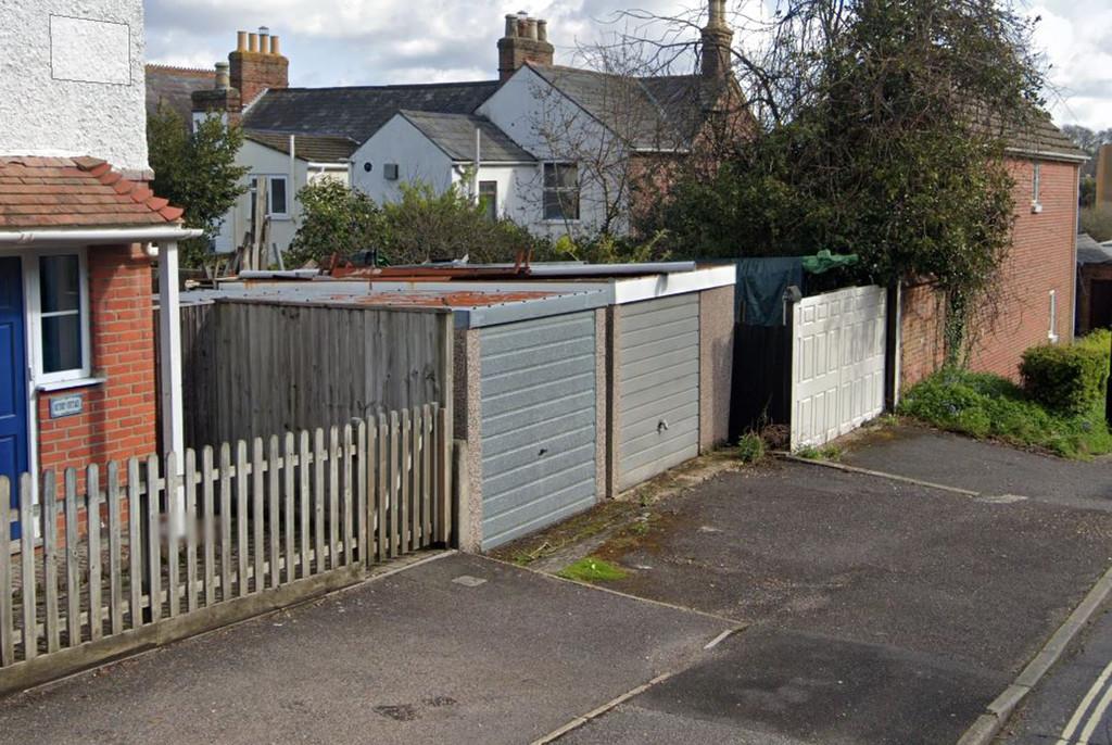 Cadiz Cottage Garage