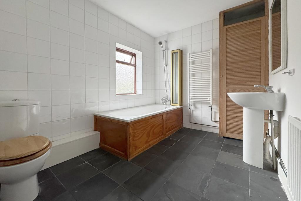 Cadiz Cottage Bathroom