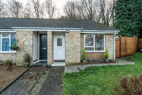 1 bedroom bungalow for sale, Heythorp Close, Woking GU21