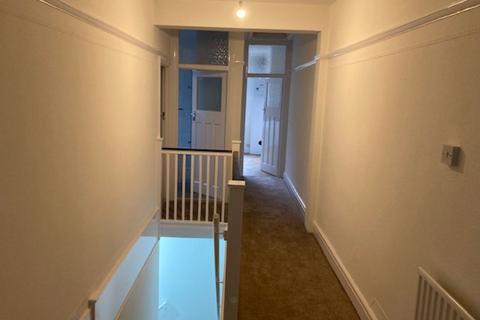 2 bedroom flat to rent, Sanderstead