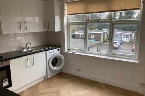 2 bedroom flat to rent, Sanderstead