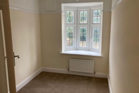 2 bedroom flat to rent, Sanderstead