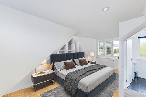 6 Warren Mead, Banstead, SM7 1LU
