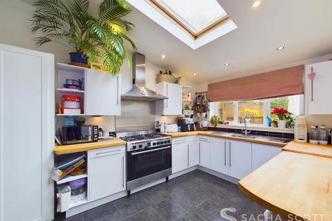 6 Warren Mead, Banstead, SM7 1LU