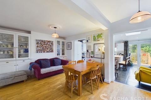 6 Warren Mead, Banstead, SM7 1LU