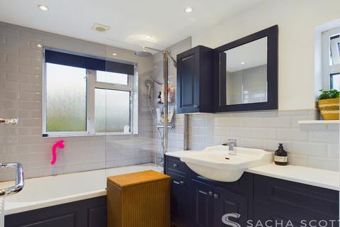 6 Warren Mead, Banstead, SM7 1LU