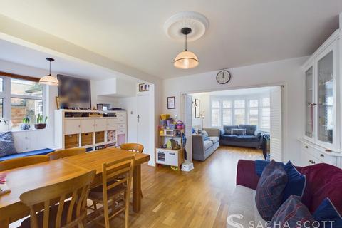6 Warren Mead, Banstead, SM7 1LU