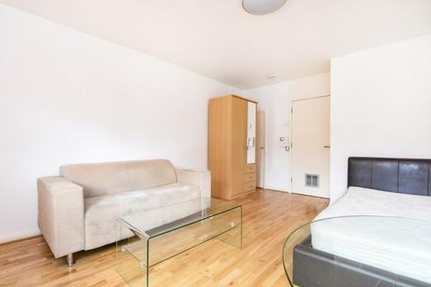 Studio to rent, Sudbrooke Road London SW12