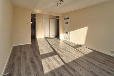 2 bedroom ground floor flat to rent, Fircroft Court, Woking GU22