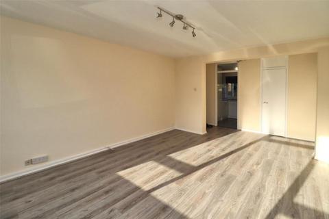 2 bedroom ground floor flat to rent, Fircroft Court, Woking GU22