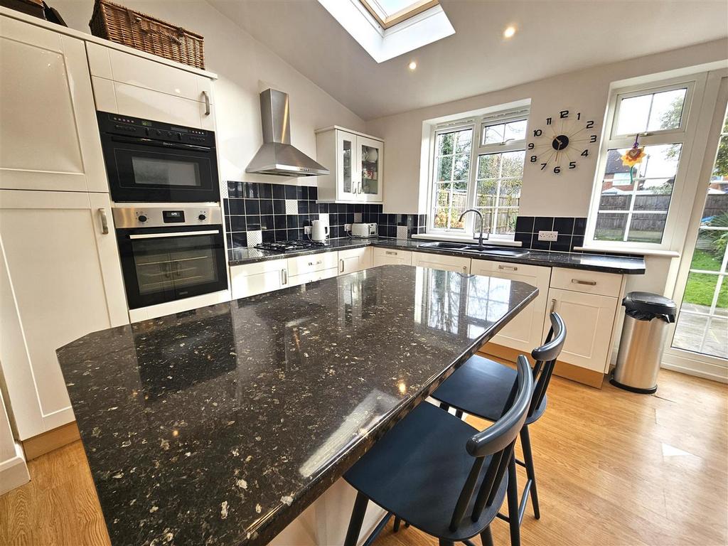 Kitchen area.jpg