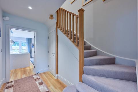 13 Flexlands Place, Chobham, Woking, GU24 8BG
