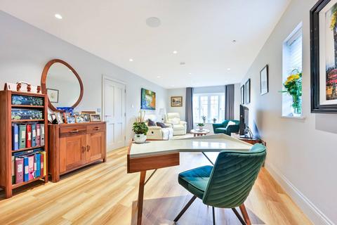 13 Flexlands Place, Chobham, Woking, GU24 8BG