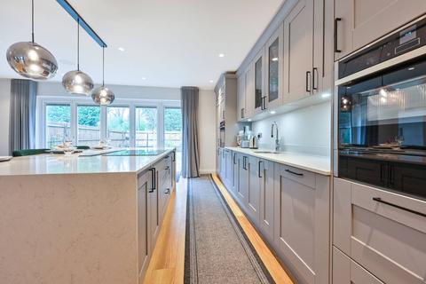 13 Flexlands Place, Chobham, Woking, GU24 8BG